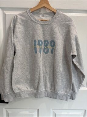 Taylor Swift Gray Crewneck Sweatshirt with Blue '1989' Graphic